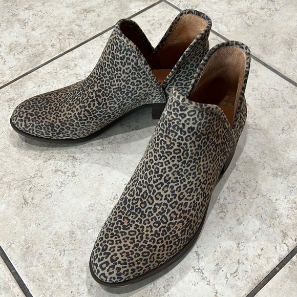 Lucky Brand leopard cheetah ankle boots size 8M 38 1/2. Leather Upper - Picture 1 of 7
